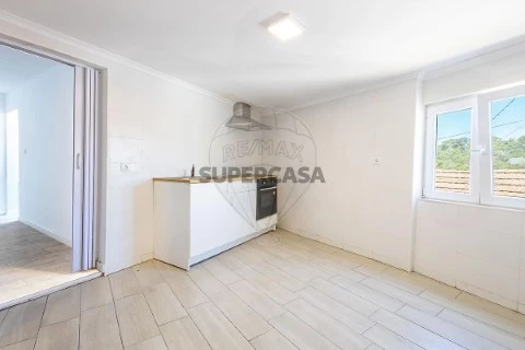 Huis 3 kamers Op Aldeia Galega da Merceana e Aldeia Gavinha, Alenquer