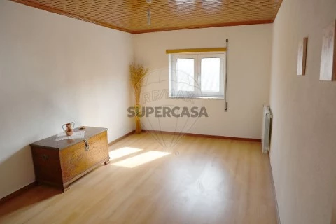 Moradia T5 em Arcozelos, Moimenta da Beira