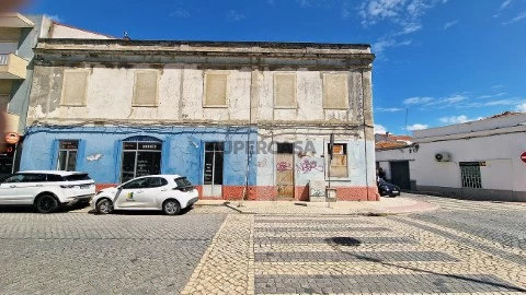Prédio em Montijo e Afonsoeiro, Montijo