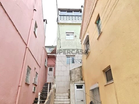 Prédio em Encosta do Sol, Amadora