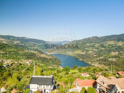 Terreno em São Cristóvão de Nogueira, Cinfães