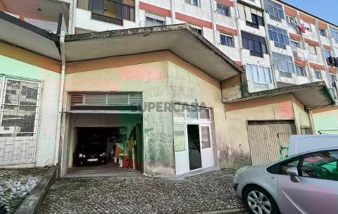 Garagem em Agualva e Mira-Sintra, Sintra