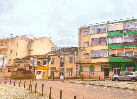 Prédio em Loures, Loures