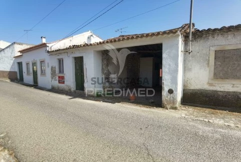 Moradia em Banda T2 em Bugalhos, Alcanena