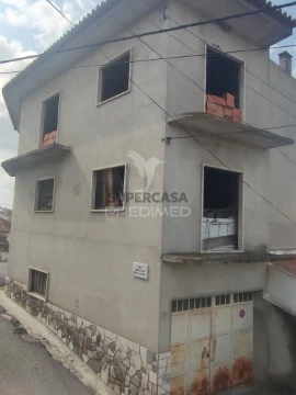 Prédio em Amiais de Baixo, Santarém