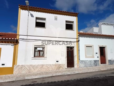 Moradia em Banda T3 em Ciladas, Vila Viçosa