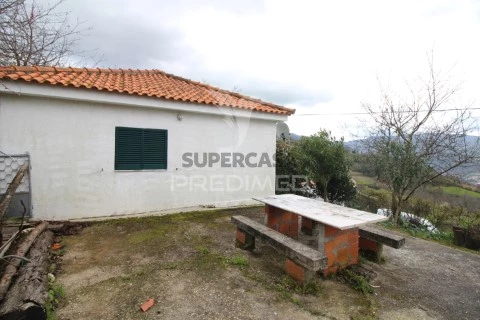 Moradia T2 em São Martinho de Mouros, Resende