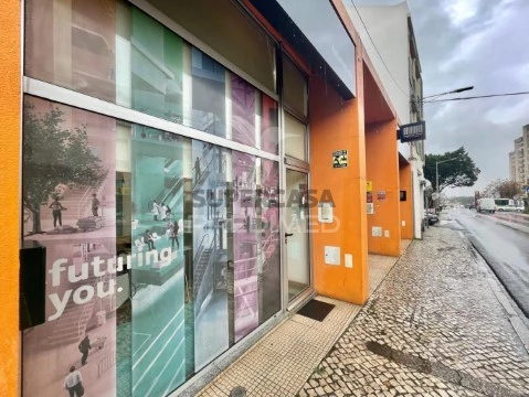 Ladenlokal auf Carregado e Cadafais, Alenquer