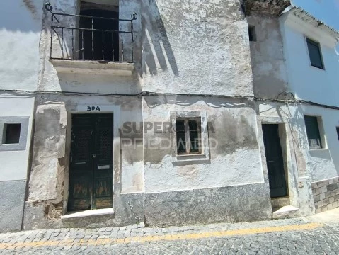Moradia T4 em São João Batista, Campo Maior