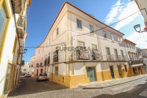 Prédio em Caia, São Pedro e Alcáçova, Elvas
