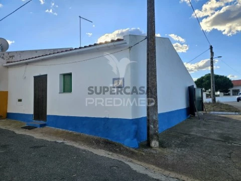 Moradia T2 em Santa Bárbara de Padrões, Castro Verde