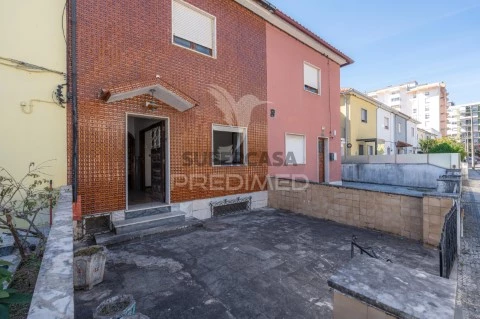 Moradia T5 em Santo António dos Olivais, Coimbra