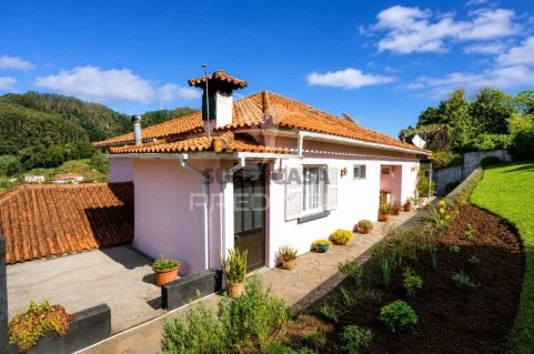 Moradia T3 em Santo António da Serra, Machico