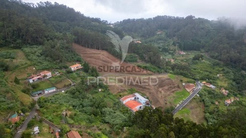 Terreno em Santo António da Serra, Machico