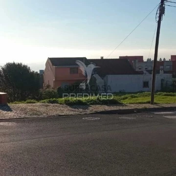 Terreno em Mina de Água, Amadora