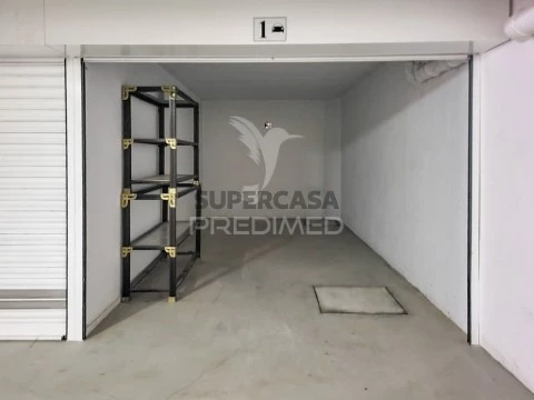 Garage auf Malagueira e Horta das Figueiras, Évora