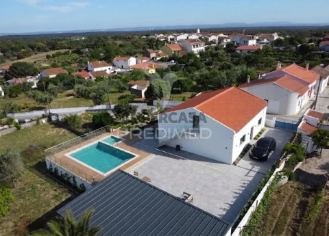 Haus 3 Zimmer auf São Facundo e Vale das Mós, Abrantes