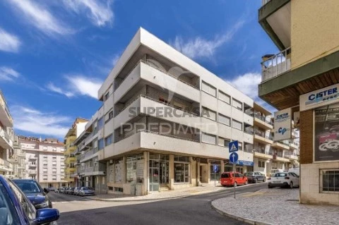 Apartamento T4 em Alcobaça e Vestiaria, Alcobaça