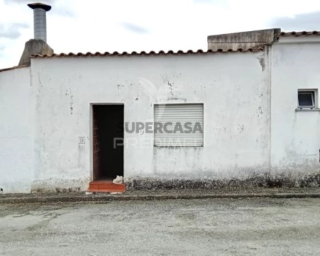 Moradia T2 em Santa Bárbara de Padrões, Castro Verde