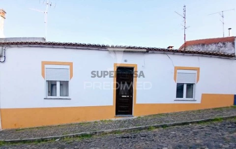 Moradia T4 em Salvador e Santa Maria da Feira, Beja