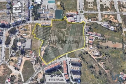 Terreno em Faro (Sé e São Pedro), Faro