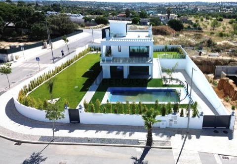 Moradia T4 em Pêra, Silves