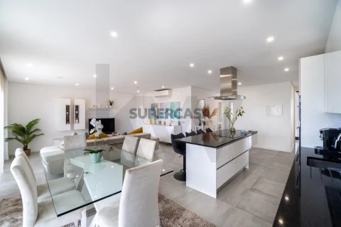 Apartamento T3 em Faro (Sé e São Pedro), Faro