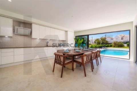 Casa 4 habitaciones en Albufeira e Olhos de Água, Albufeira