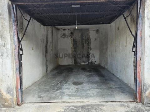 Garagem em Eiras e São Paulo de Frades, Coimbra