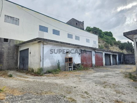Garagem em Eiras e São Paulo de Frades, Coimbra