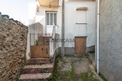Moradia T4 em Semide e Rio Vide, Miranda do Corvo