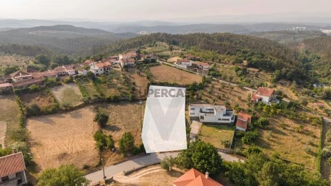Terreno em Oliveira do Mondego e Travanca do Mondego, Penacova