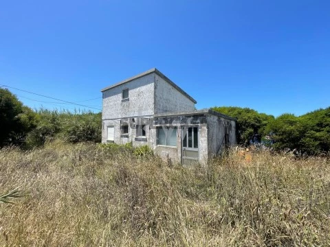 Moradia T2 em São Pedro da Cadeira, Torres Vedras