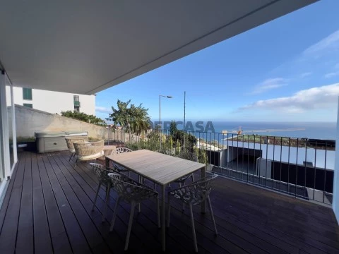 房子 4 卧室 Duplex 在 Rua Velha da Ajuda, São Martinho, Funchal