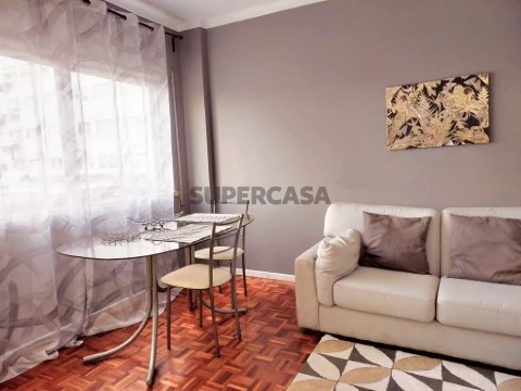 Apartamento T2 a venda em Loures- Arrendado-Ideal para Investidores !