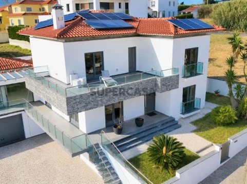 Moradia T4 de Luxo no Centro da Lourinhã - Fachada