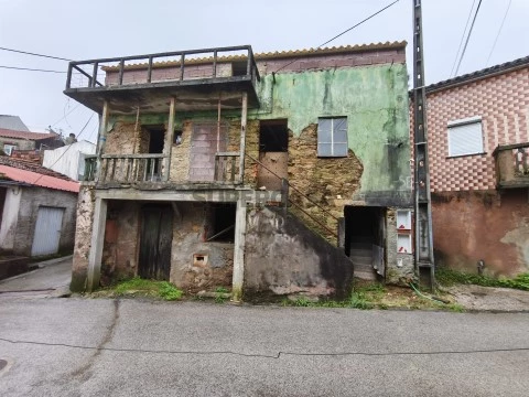 Casa Antiga T3 em Lorvão, Penacova