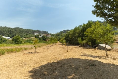 Terreno urbano em Penafiel (2)