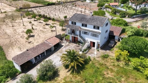 Moradia T5 em Estrada Agordela, Vilarandelo, Valpaços