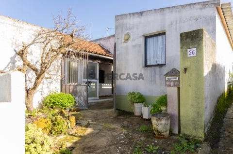 Casa Térrea T2 na Rua Hortas, Usseira, Óbidos