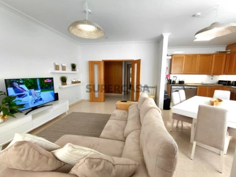 Apartamento T3 na Avenida Manuel Remígio, Nazaré, Nazaré