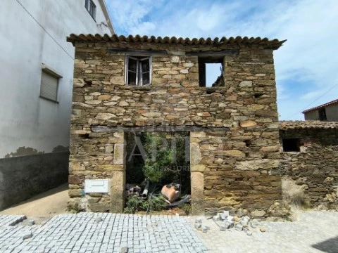 Moradia T3 em Côja e Barril de Alva, Arganil