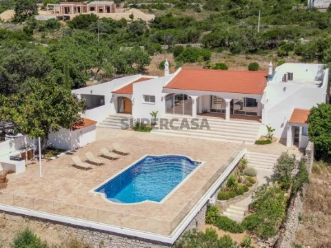 Villa T4 em Urbanização Quinta das Raposeiras, Santa Bárbara de Nexe, Faro