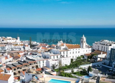Prédio em Albufeira e Olhos de Água, Albufeira