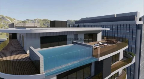 Terraço Piscina Infinita Penthouse T4 Luxo Braga