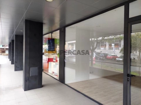 Loja em Ferreiros, Prozelo e Besteiros, Amares