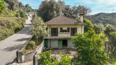 Moradia T3 em Caires, Amares