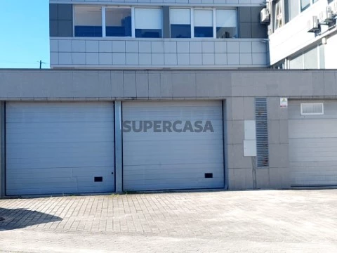 车库 在 Ferreiros, Prozelo e Besteiros, Amares