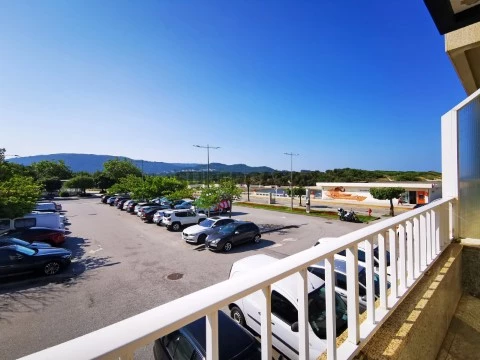 Varanda com vista praia e rio