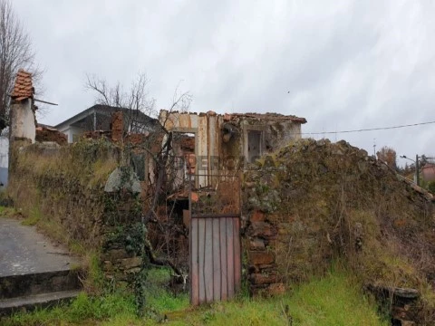 Ruine auf Castanheira de Pêra e Coentral, Castanheira de Pêra